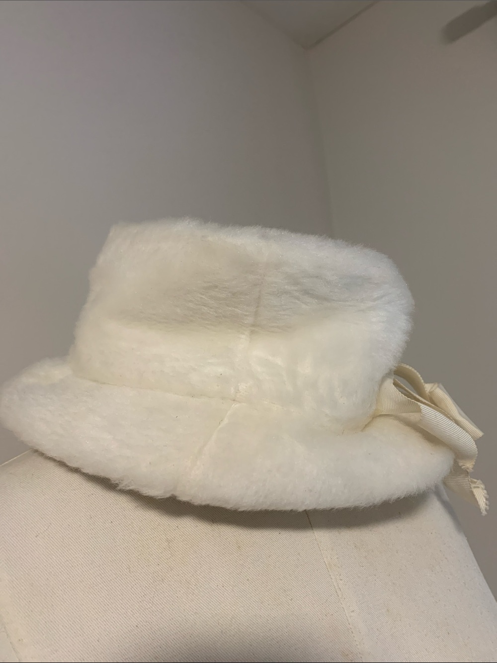 Vintage faux fur white womans hat - Picture 4 of 6